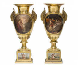 661.  Pareja de jarrones de porcelana esmaltada y dorada a fuego.París, quizás Darte h. 1820 - 1830..