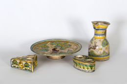 1111.  Especiero oval de cerámica esmaltada de la serie policroma, Talavera, S. XVIII..