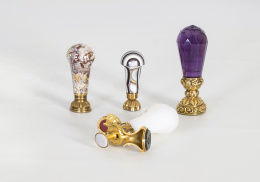 774.  Sello en ágata y metal dorado, S. XIX.