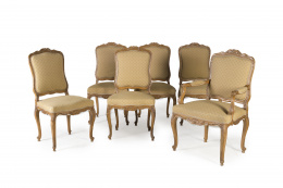 1056.  Conjunto de 16 sillas y 2 butacas estilo Luis XV en madera de haya.España, S. XX.