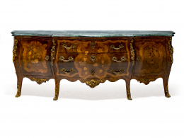 1011.  Aparador estilo Luis XV en madera de palosanto, raíz de nogal, palorosa y marquetería de maderas frutales con motivos vegetales sobre mármol verde y aplicaciones de bronce dorado.S. XX.