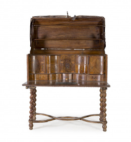 1029.  Escritorio de viaje.Trabajo catalán o aragonés, S. XVIII.