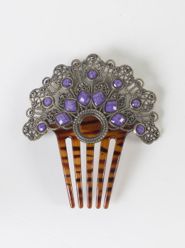 1488.  Peineta en símil carey y metal con piedras simuladas, pp. del S. XX..