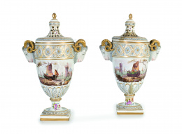 409.  Pareja de “pot-pourries de estilo Luis XVI de loza esmaltada con decoración de paisajes pintados.S. XIX.