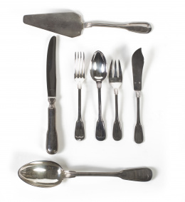 977.  Cubertería de plata con marcas, S. XX.