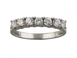 647.  Sortija media alianza de brillantes en oro blanco de 18K