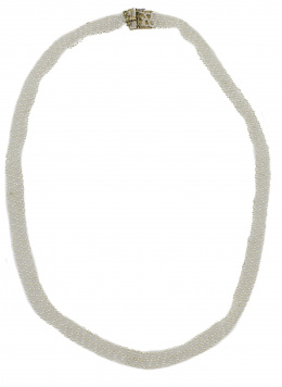 56.  Collar de pp.S.XX de malla de pequeñas perlas cultivadas con cierre en oro amarillo de 18K