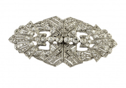 462.  Pareja de broches clip de platino y brillantes Art-Decó con forma de abanico con dibujo geométrico calado