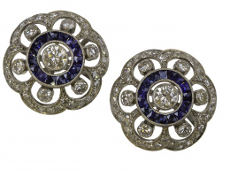 177.  Pendientes flor de estilo Art-Decó de brillantes y zafiros en montura de platino