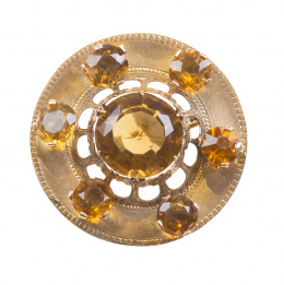 69.  Broche colgante circular Victoriano con cuarzos citrinos de talla redonda en marco de oro grabado
