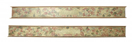 992.  Pareja de remates de madera de pino, pintada con hojas en verde y rojo y cartela central con inscripción latina.Trabajo castellano, S. XVII.