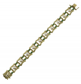 352.  Brazalete articulado con perlas y hojas de esmalte verde en oro amarillo de 18K