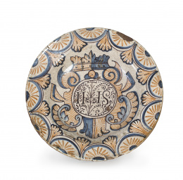1346.  Plato de cerámica esmaltada de la serie tricolor.Talavera, S. XVII.