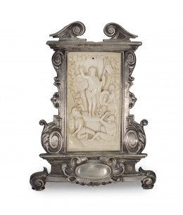 1064.  Portapaz en plata y placa en marfil tallado representando la “Resurrección de Cristo”Escuela Hispanofilipina, S. XVII.