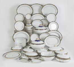 973.  Vajilla de porcelana esmaltada de “Compañía de Indias” Trabajo chino para la exportación, h. 1790.