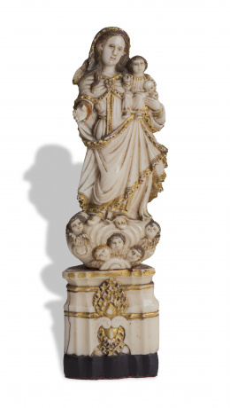 1210.  “Virgen con Niño” escultura en marfil tallado, policromado y dorado. Escuela Hispano-filipina, S. XVIII.