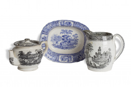 1200.  Fuente en loza estampada en azul de la Serie de la Góndola.Sargadelos, 1845-1862.