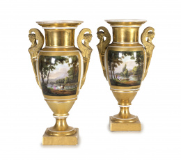 439.  Pareja de copas esmaltadas y doradas de porcelana, con paisajes.París, S. XIX.