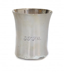 1019.  Vaso de plata de boca exvasada.Vicente Perate, Madrid, Villa y Corte, 1822-1823.