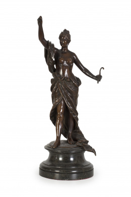 1170.  Eugen BÖRMEL (1858-1932)“Diana cazadora” Escultura en bronce pavonado, sobre base de mármol negro.