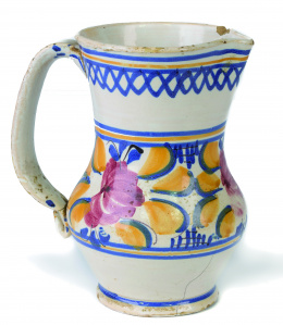 970.  Jarro de cerámica esmaltada con cenefa de flores.Manises, S. XIX
