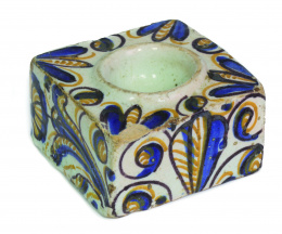 982.  Especiero de cerámica esmaltada de la serie tricolor.S. XVII