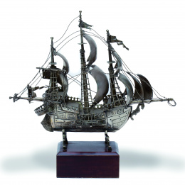 1001.  Caravela en plata, S. XX.