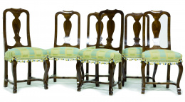 408.  Conjunto de 12 sillas de comedor estilo Reina Ana en madera de nogal con chambrana en HInglaterra, S. XX.