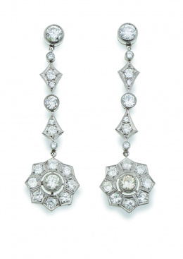 734.  Pendientes largos de brillantes con flores de pétalos en forma de estrella de 8 puntas, que penden de formas geométricas