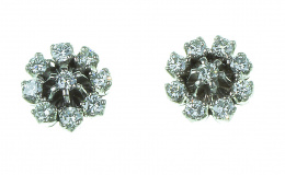 144.  Pendientes rosetón de brillantes en torno a brillante central elevado