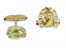 640.  Gemelos con herraduras adornadas con siete brillantes y cabezas de caballo 