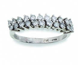 618.  Sortija media alianza de parejas de brillantes que forman banda elevada