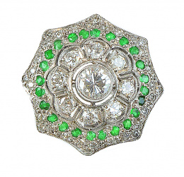 186.  Sortija flor de brillantes con marco octogonal de esmeraldas 