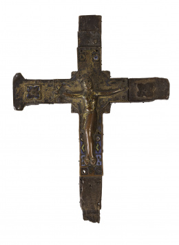 1.1.  “Cristo crucificado”Bronce, esmalte y dorado.Limoges , Francia, S. XIII..