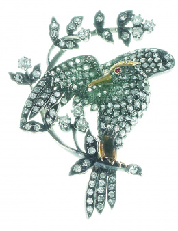 211.  Broche S. XIX con pájaro apoyado sobre ramas, cuajado de diamantes y brillantes de talla antigua