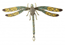 205.  Broche libélula Art Nouveau de esmalte Plique-à-Jour y diamantescon cuerpo móvil de tramos articulados
