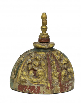 673.  Cúpula de madera tallada, dorada y policromada.Trabajo español, S. XVII.