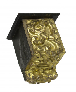 672.  Ménsula de madera tallada y dorada, Trabajo español,  S. XVII