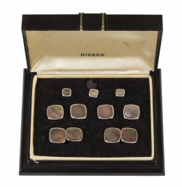 800.  Conjunto Art-Decó compuesta por gemelos dobles y botonadura completa