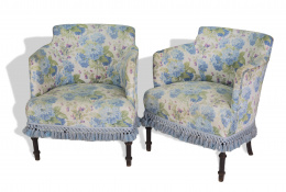 758.  Pareja de butacas con tapicería de flores, S. XX