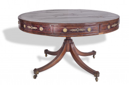 1123.  "Drum library table" regencia de madera de caoba, tapete de piel y verde gofrado. Trabajo inglés, primer cuarto del S. XIX.