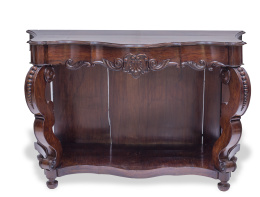 710.  Consola isabelina en madera de nogal tallado.Trabajo español, segunda mitad del S. XIX.