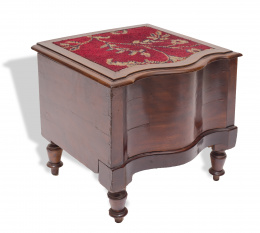 1158.  Mueble para orinal de madera de caoba. Inglaterra, S. XIX