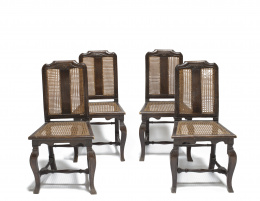 393.  Pareja de sillas en madera de nogal con rejilla. España S.XVIII.