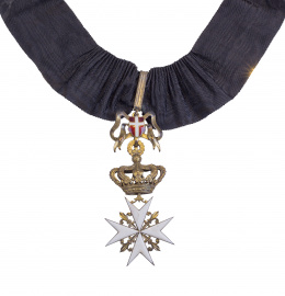 778.  Comendador de la Orden de Malta con otomán negro