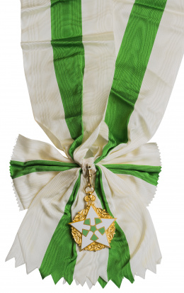 781.  Condecoración de la República Siria con ottoman blanca con franja verde en el centro y pin