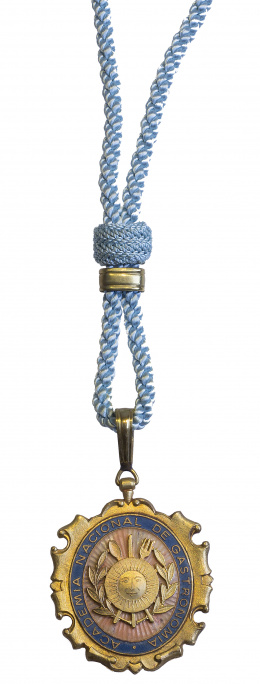 784.  Medalla de Honor de la Academia Nacional de Gastronomía con cordón azul celeste
