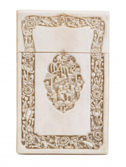 552.  Tarjetero de marfil tallado, con decoración de cartelas.Trabajo chino para la exportación, segunda mitad del S. XIX