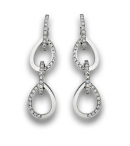 106.  Pendientes de aros encadenados con brillantes. En oro blanco de 18K.
