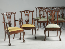 570.  Juego de doce sillas de madera de caoba de estilo Chippendale.S. XX..